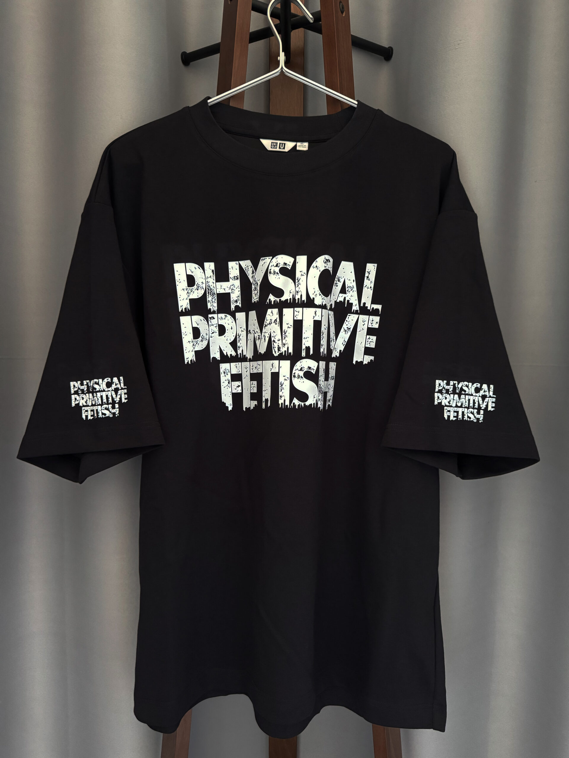 PHYSICAL × PRIMITIVE × FETISH アーバンデザインブラックTシャツ